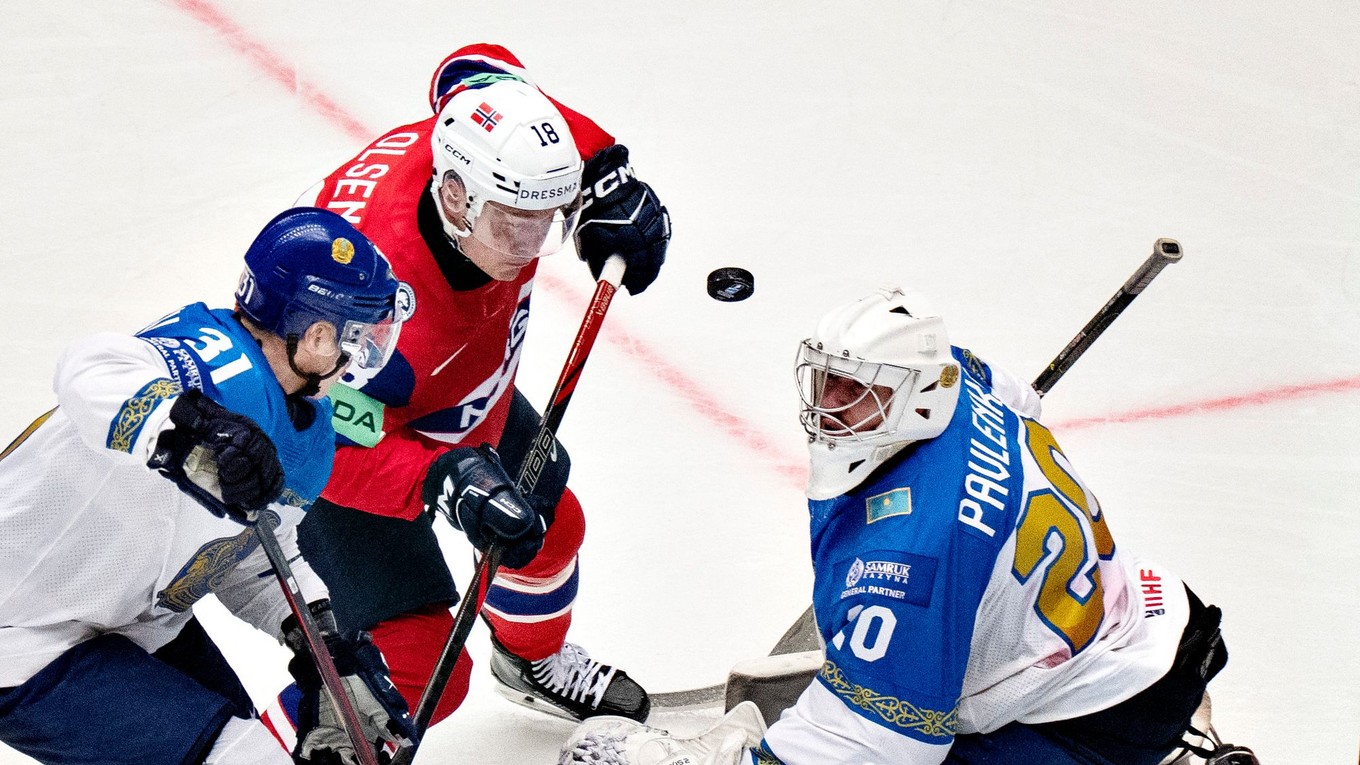 Fotka zo zápasu Nórsko - Kazachstan na MS v hokeji 2025.