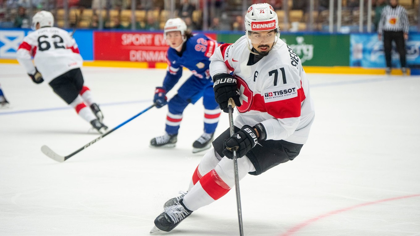 Fotka zo zápasu USA - Švajčiarsko na MS v hokeji 2025.