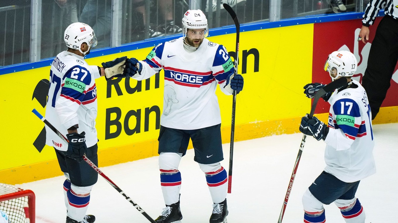 Radosť nórskych hokejistov počas MS v hokeji 2025. 