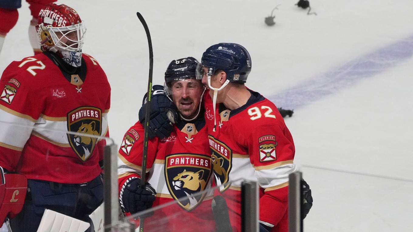 Brad Marchand oslavuje gól.