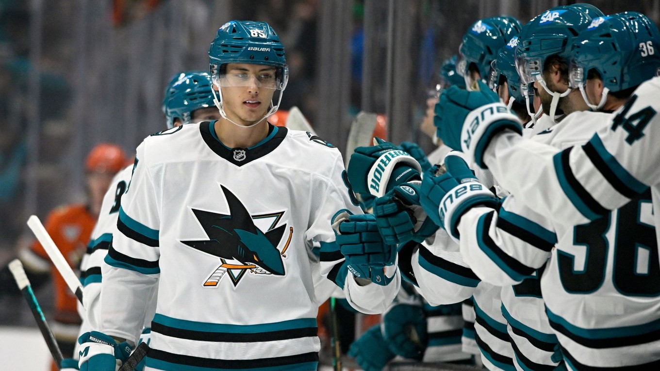 Šakir Muchamadullin (85) v drese San Jose Sharks.