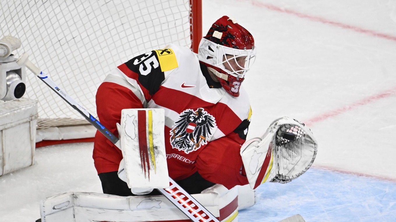 Brankár Rakúska Atte Tolvanen na MS v hokeji 2025.