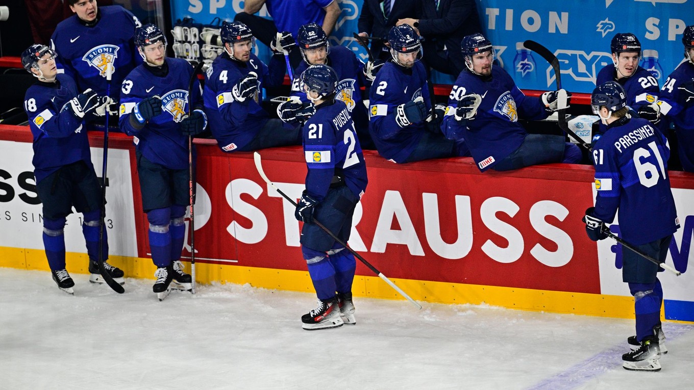 Juuso Parssinen oslavuje gól v zápase Fínsko - Lotyšsko na MS v hokeji 2025. 