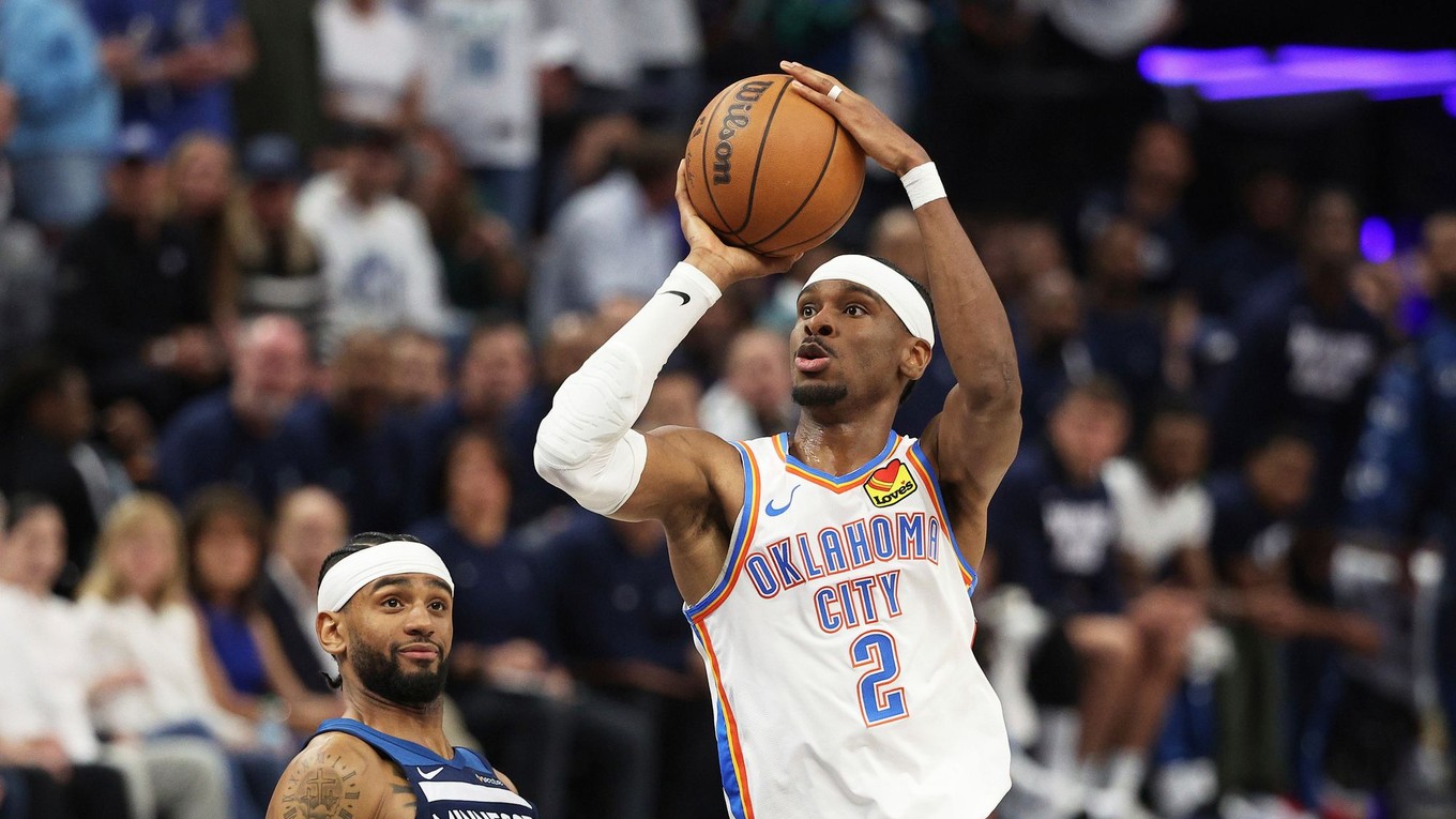 Basketbalista Oklahomy City Thunder Shai Gilgeous-Alexander v zápase proti Minnesote.
