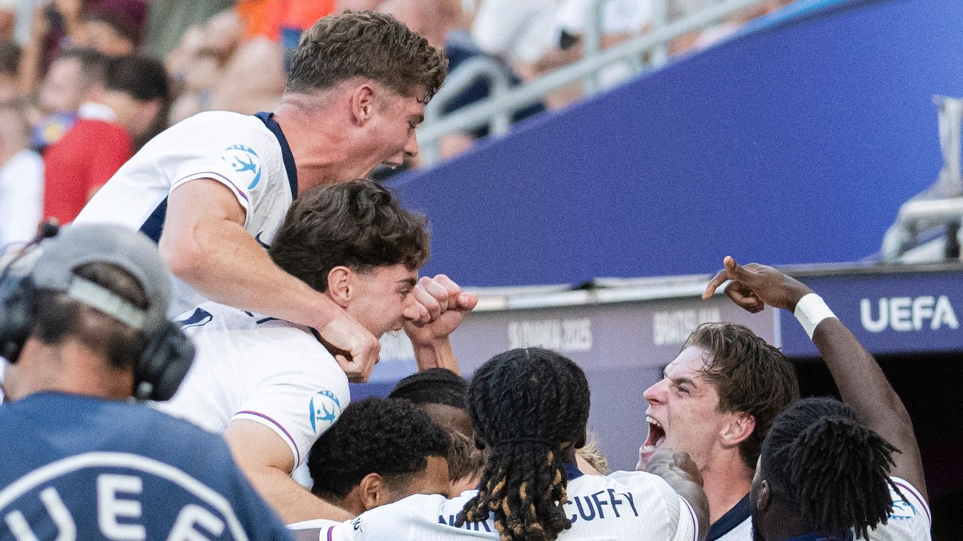 Gólová radosť na 2:1 pre Aglicko počas semifinále Anglicko - Holandsko na majstrovstvách Európy hráčov do 21 rokov v Bratislave