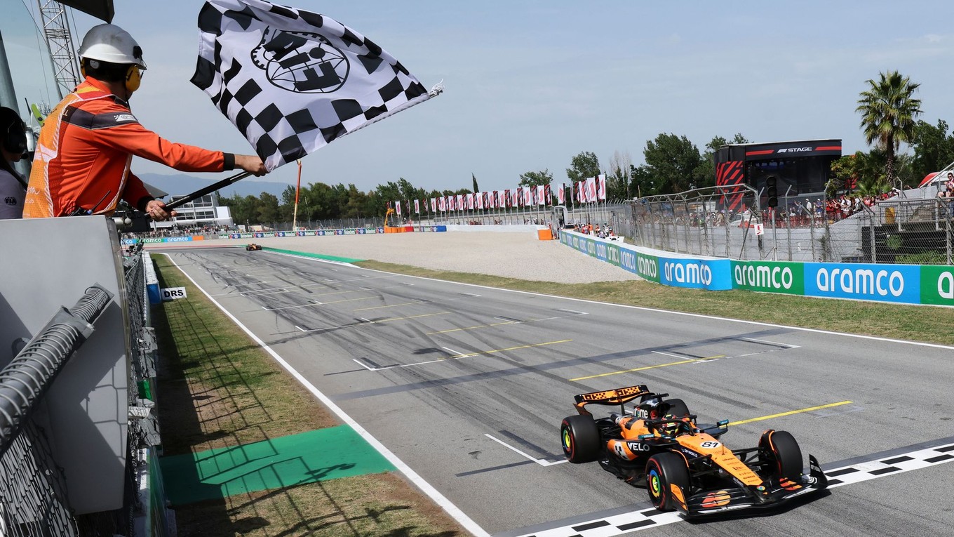 Oscar Piastri v cieli na Veľkej cene Španielska 2025.