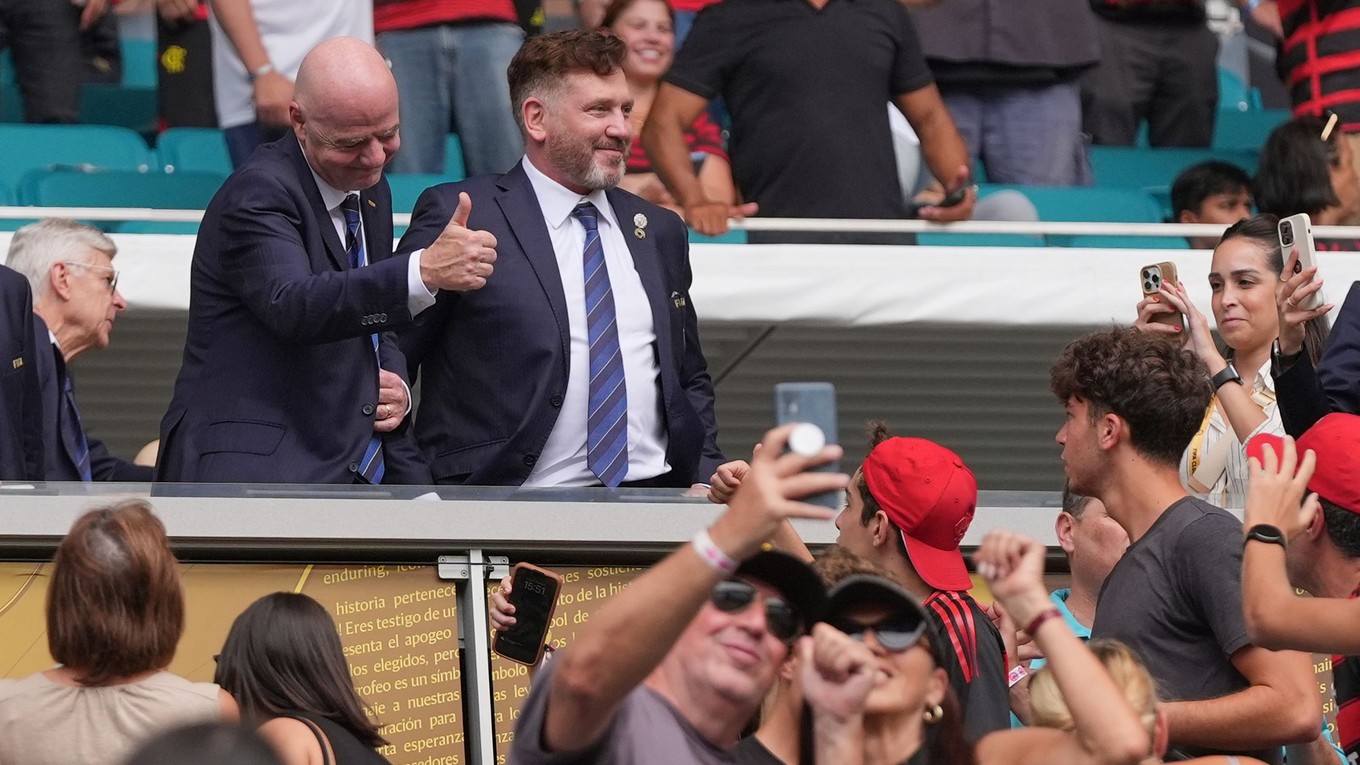 Prezident FIFA Gianni Infantino (vľavo) počas zápasu CR Flamengo - Bayern Mníchov na MS klubov FIFA 2025.