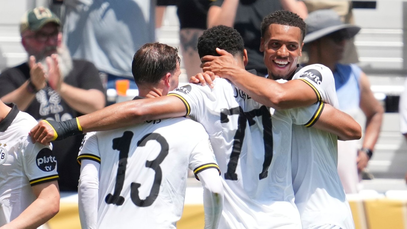 Borussia Dortmund oslavuje gól na MS klubov 2025. 