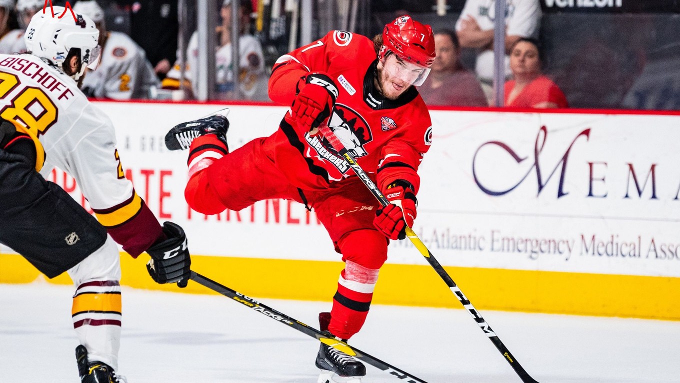 Aleksi Saarela v drese Rockford IceHogs.