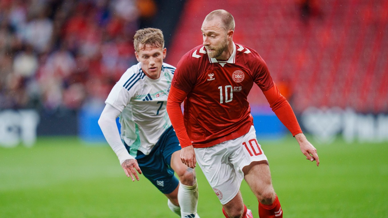 Christian Eriksen (vpravo) a Ethan Galbraith v prípravnom zápase Dánsko - Severné Írsko.