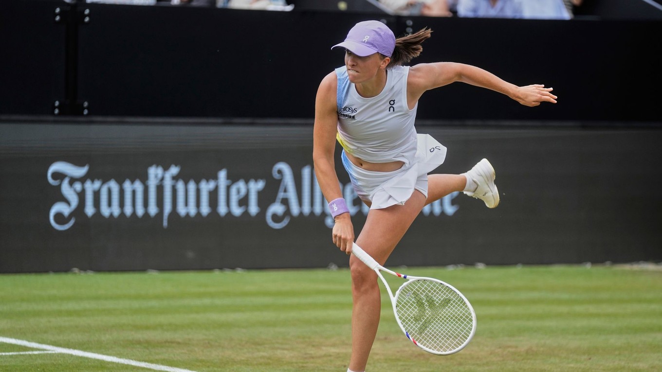 Iga Swiateková na turnaji WTA Bad Homburg 2025.