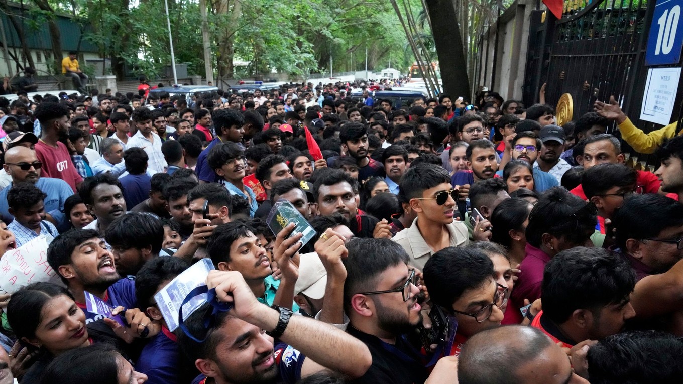 Pri tlačenici v meste meste Bangalúr na juhu Indie zahynulo 11 ľudí