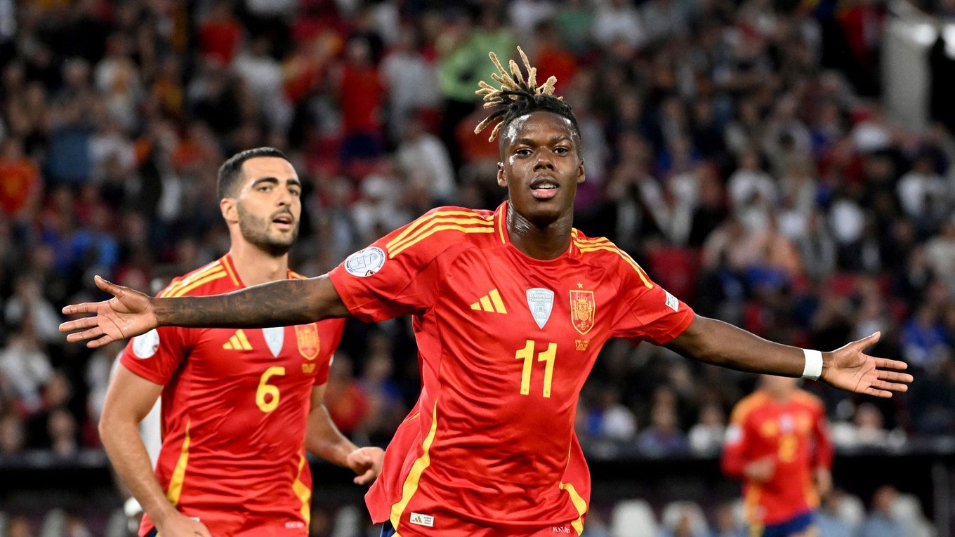 Hráč Španielska Nico Williams sa raduje z gólu proti Francúzsku.