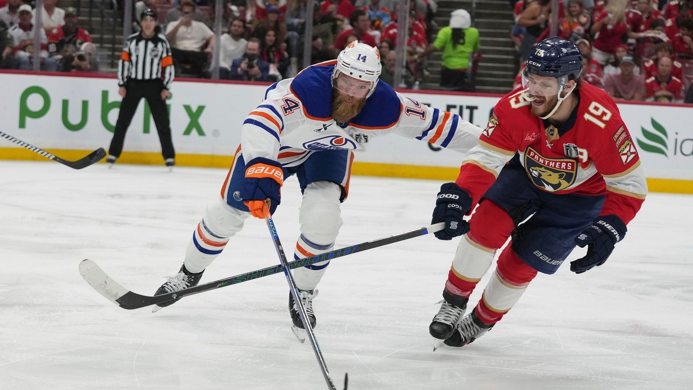 Mattias Ekholm a Matthew Tkachuk.