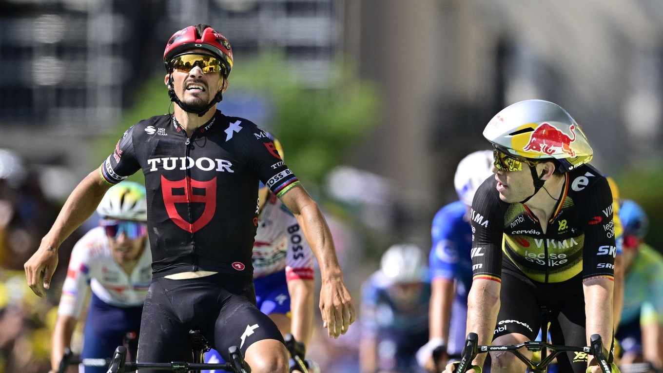 Julian Alaphilippe urobil chybu, keď si myslel, že vyhral 15. etapu Tour de France 2025.