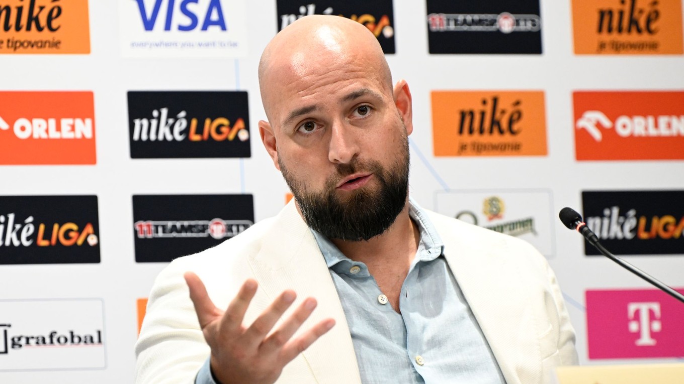 Ivan Kmotrík počas tlačovej konferencie.