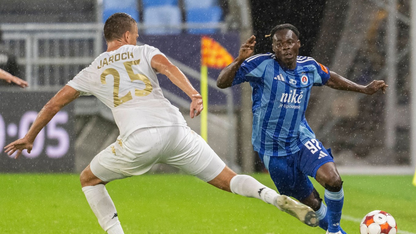 Na snímke sprava nová posila Slovana Kelvin Ofori.