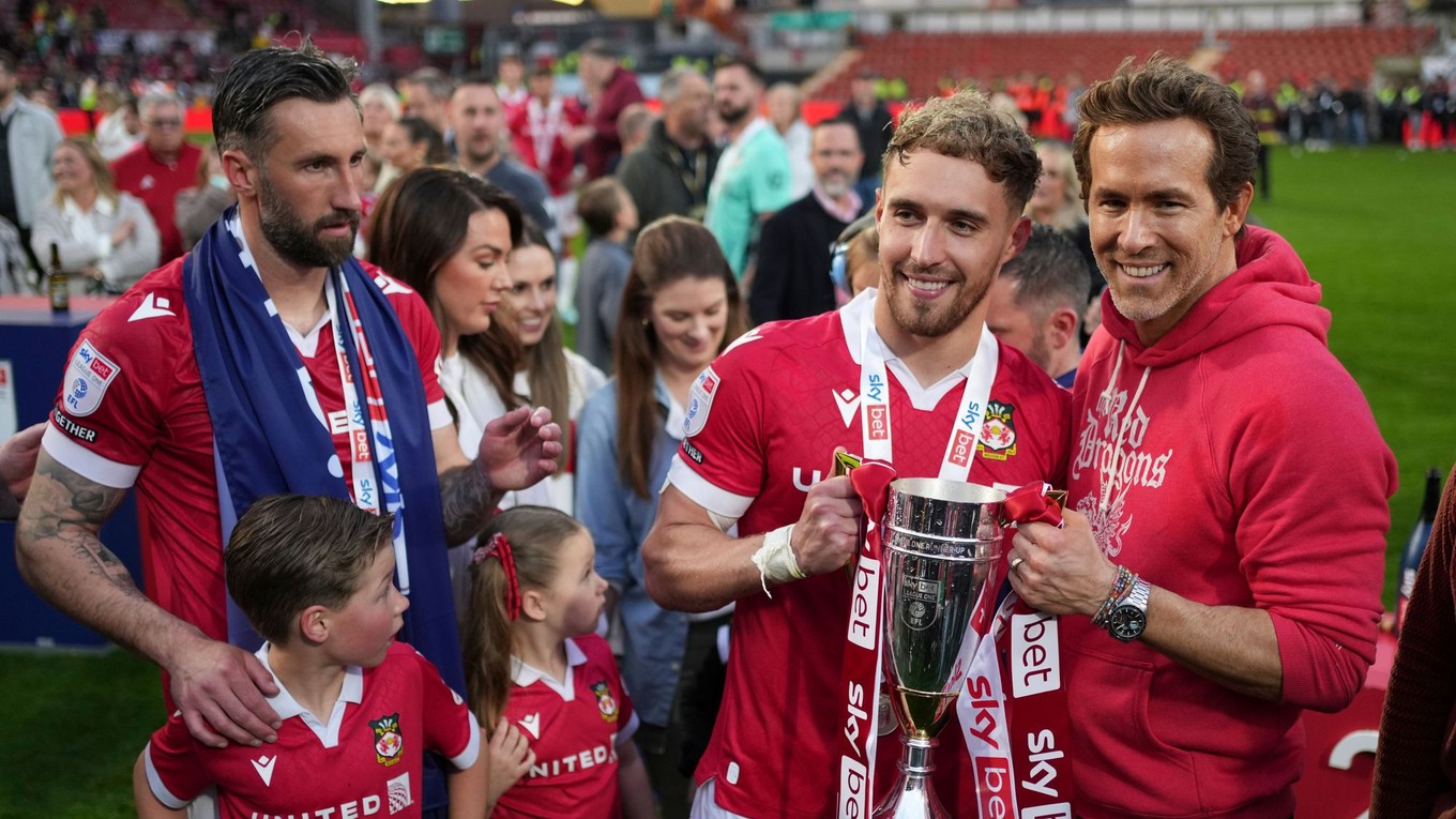 Wrexham oslavuje postup do Championship.