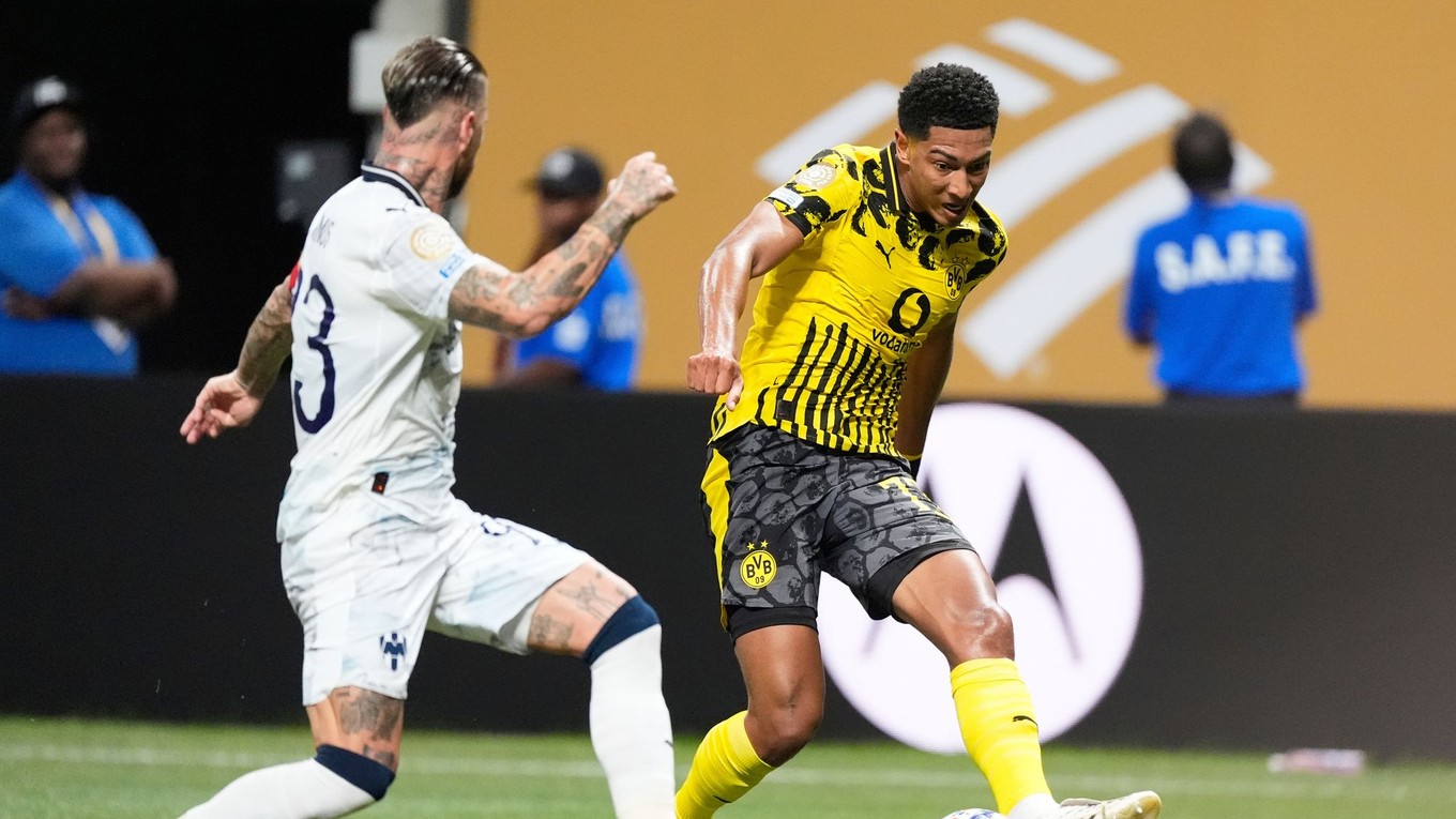 Jobe Bellingham v zápase s Monterrey