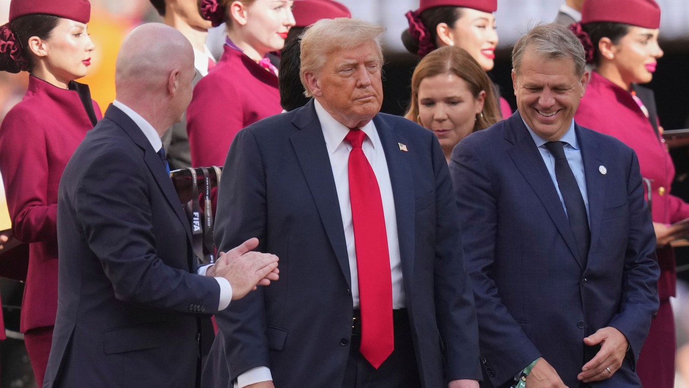 Prezident FIFA Gianni Infantino (vľavo) a prezident USA Donald Trump.