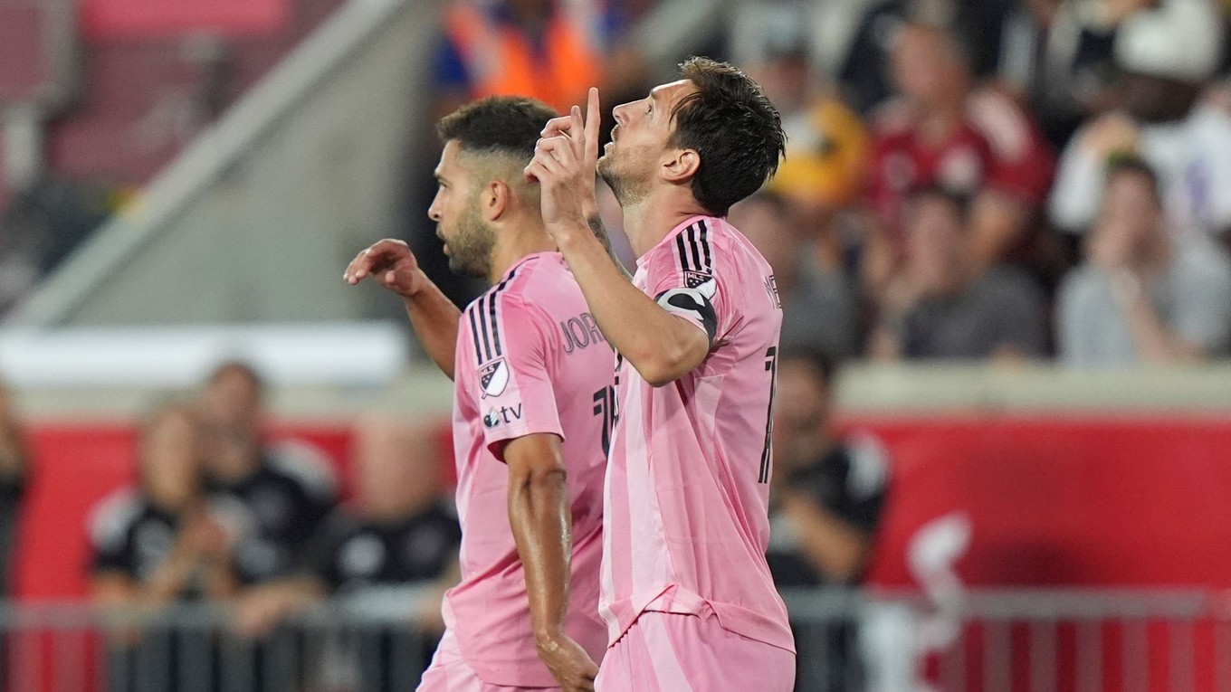 Lionel Messi oslavuje gól do siete New York Red Bulls.