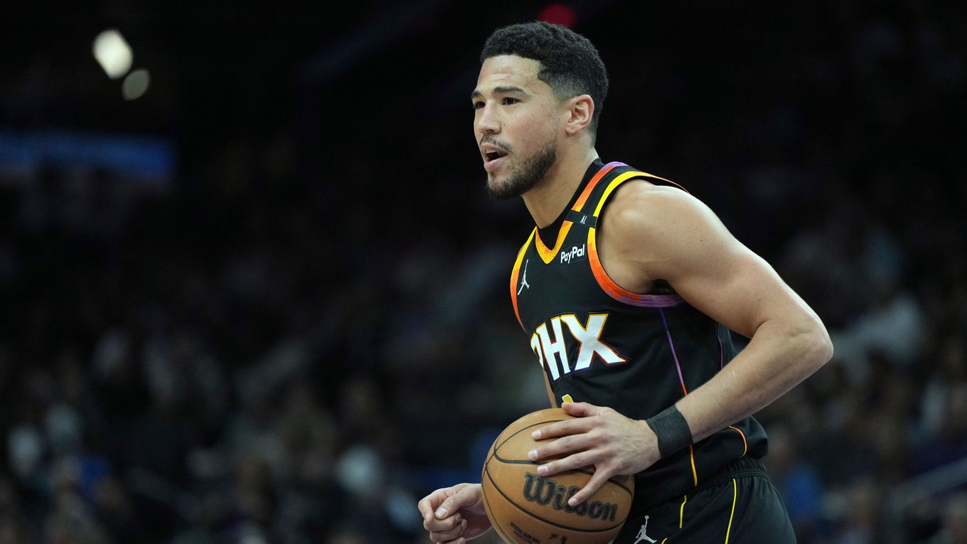 Devin Booker v drese Phoenix Suns.