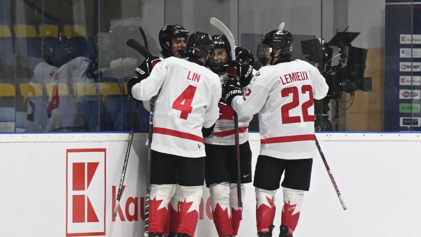 Radosť hokejistov Kanady.