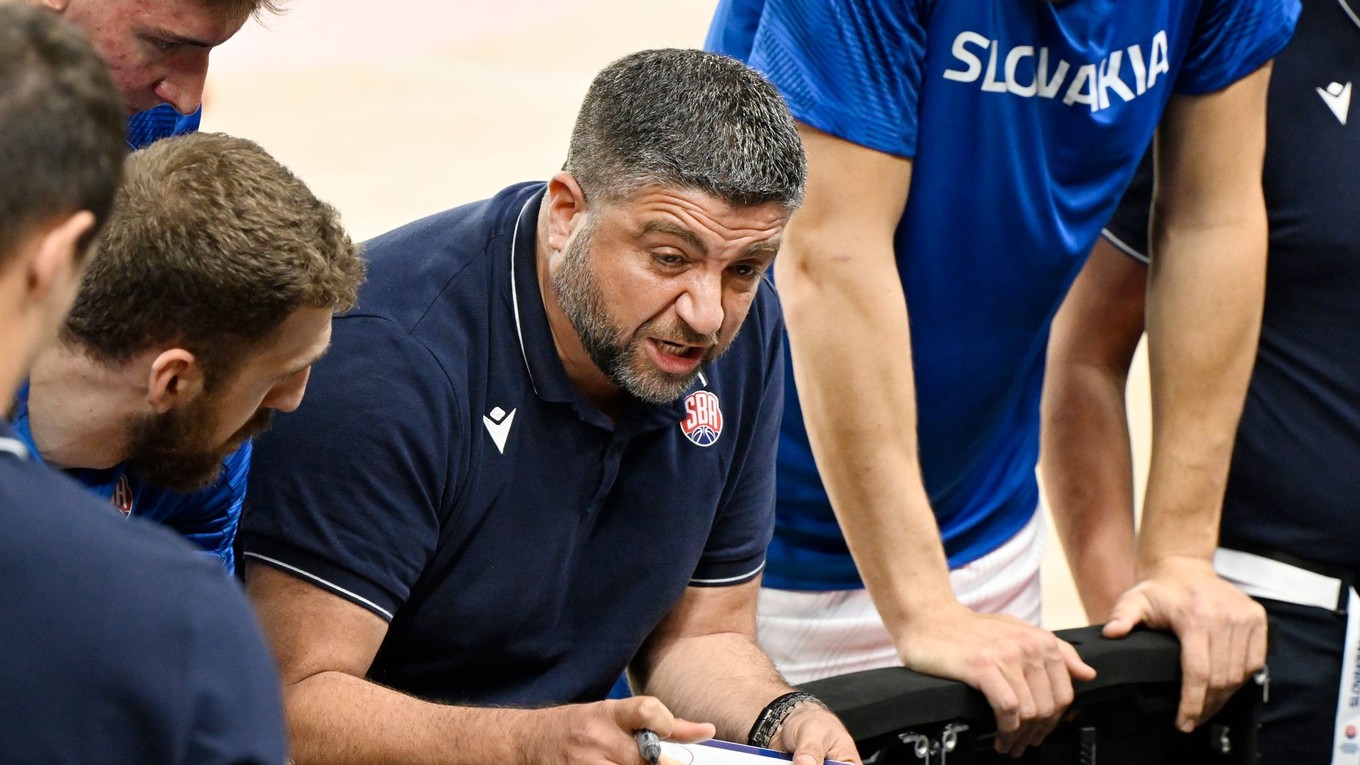 Na snímke tréner Slovenska Oliver Vidin.