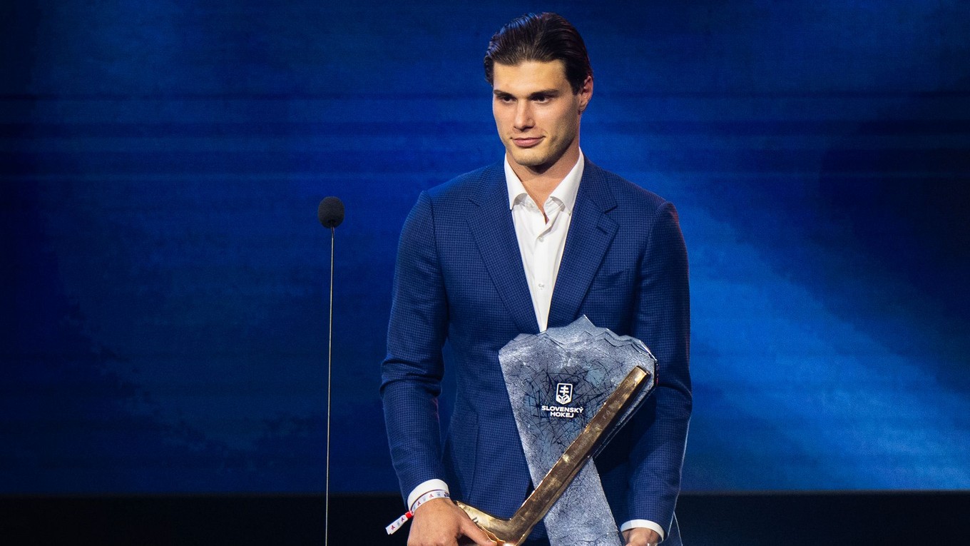 Juraj Slafkovský získal po tretíkrát 1. miesto v ankete Hokejista roka