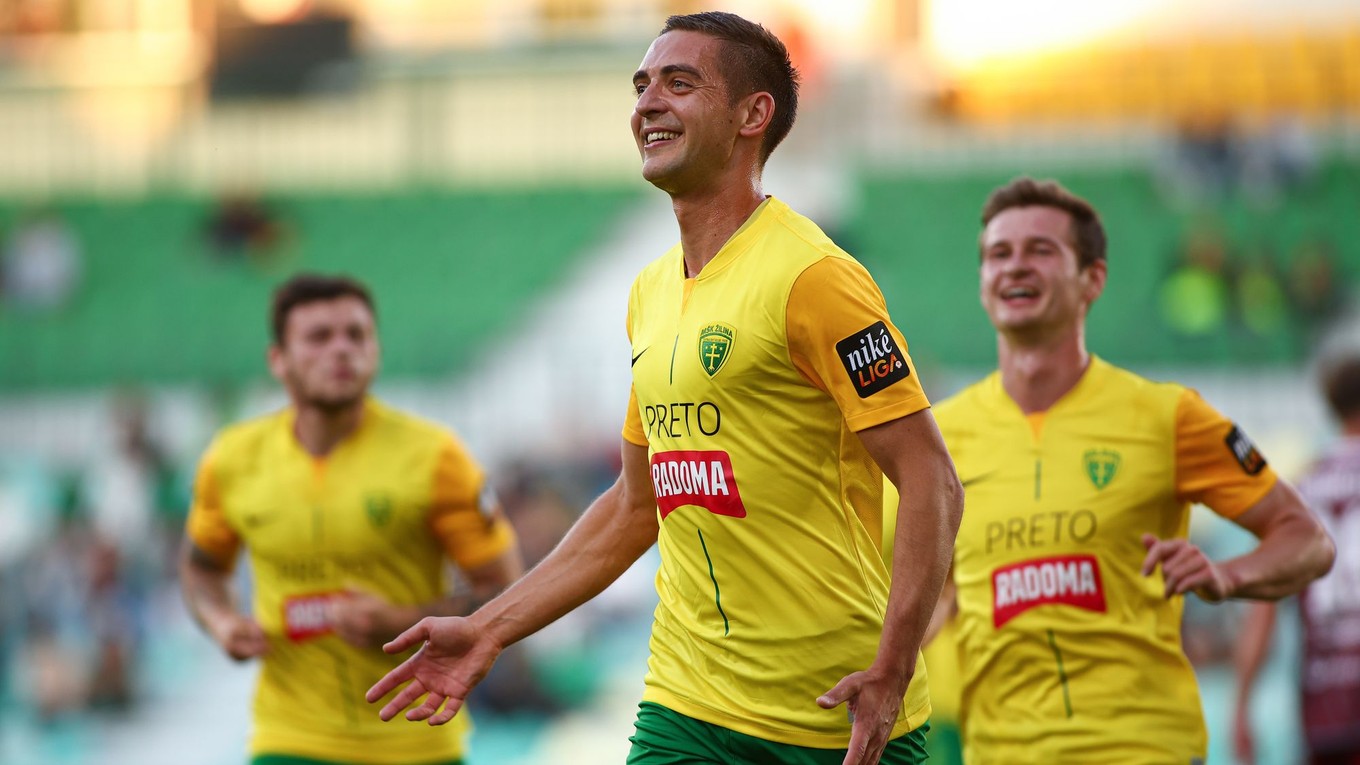 Michal Faško sa raduje z gólu proti Podbrezovej.