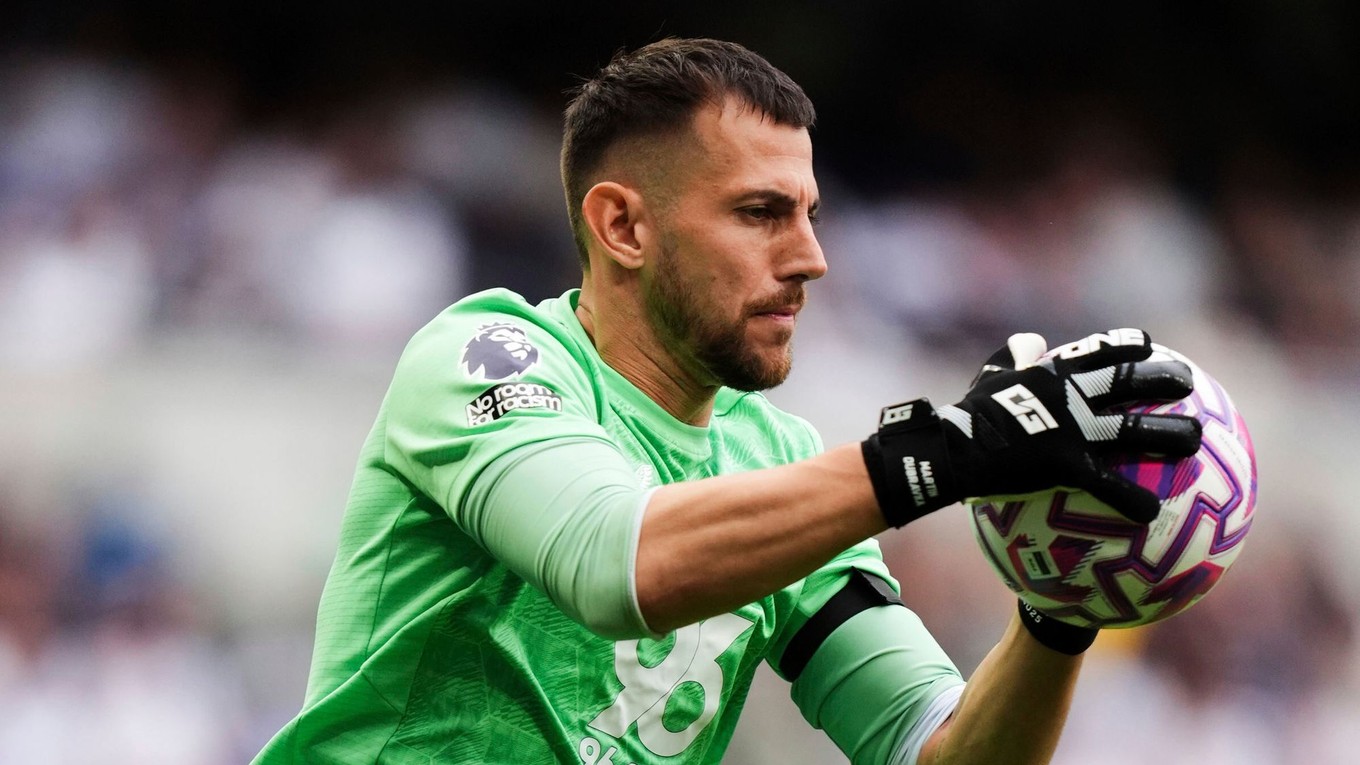Slovenský brankár Martin Dúbravka v drese anglického Burnley FC.