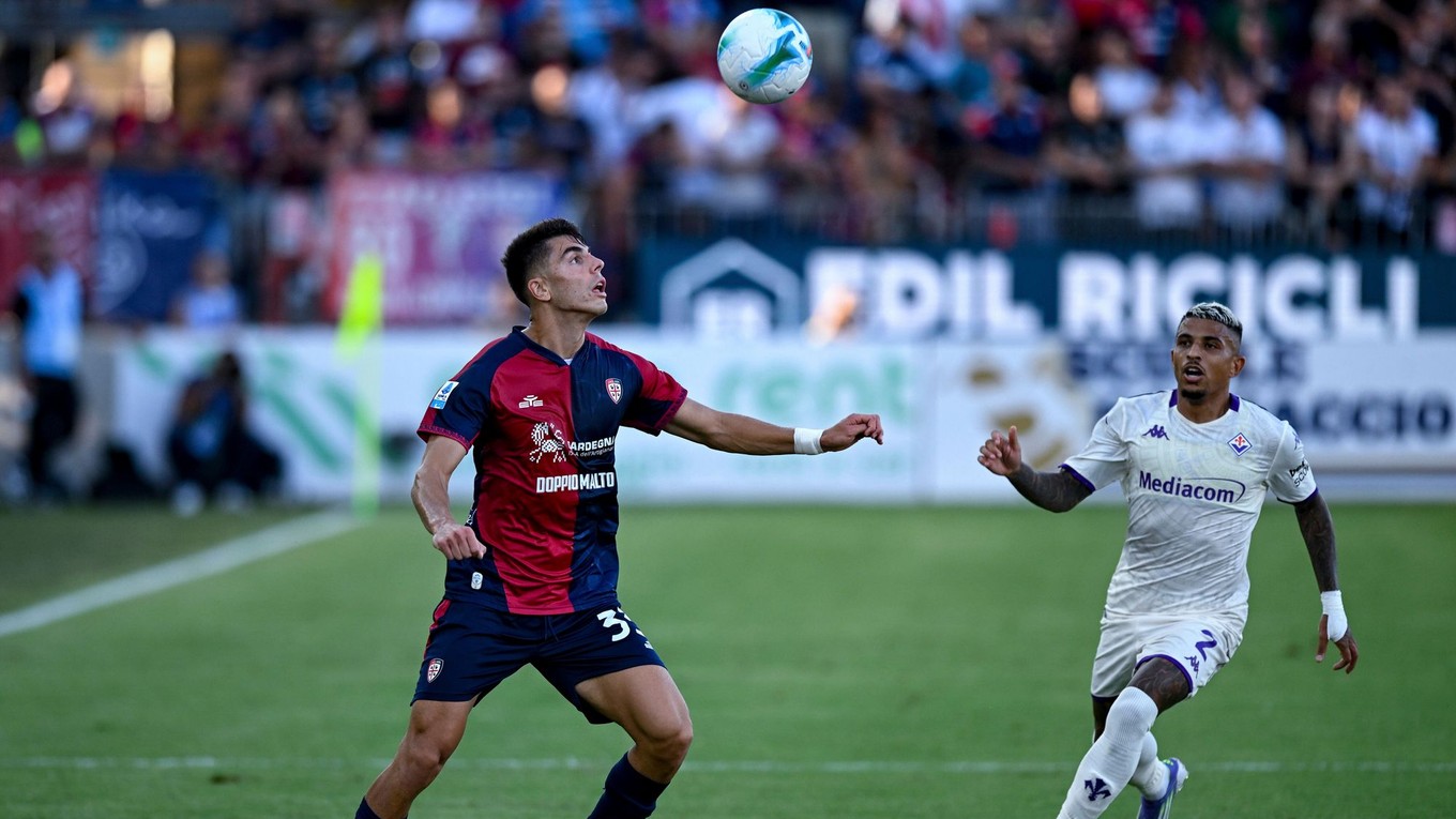 Slovenský futbalista Adam Obert v zápase proti ACF Fiorentina. 
