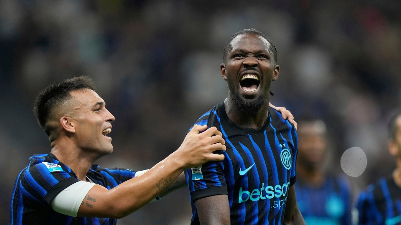 Marcus Thuram oslavuje spolu s Lautarom Martinézom.