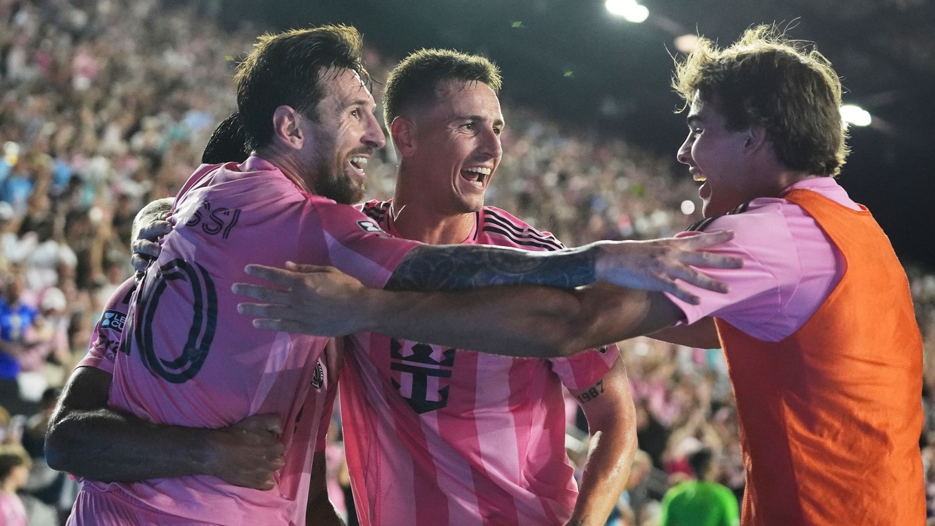 Inter Miami oslavuje gól. 