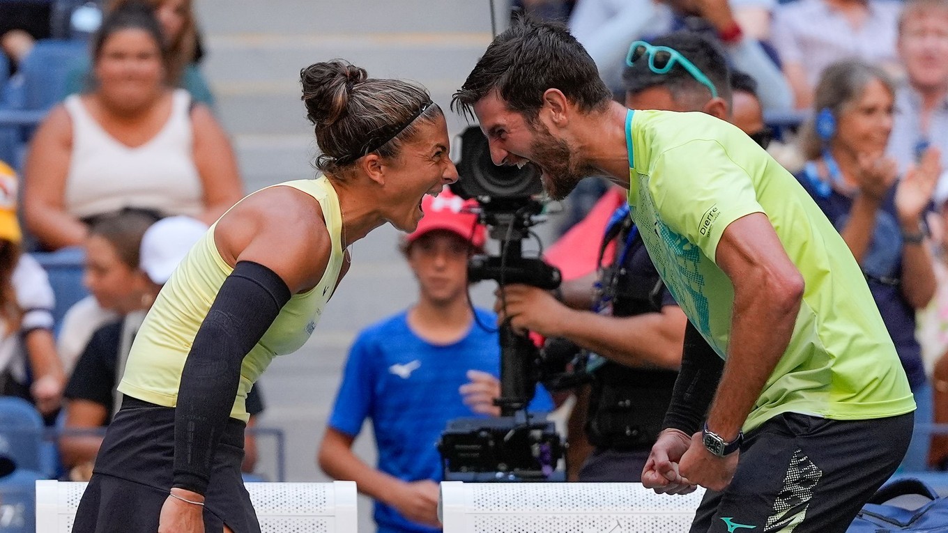 Sara Erraniová a Andrea Vavassori po výhre v miešanej štvorhre na US Open 2024.