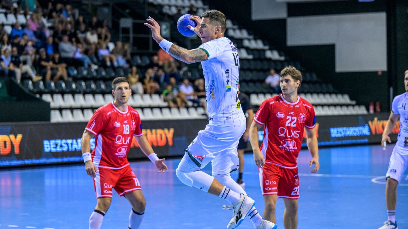 Slovenský hádzanár Lukáš Urban počas zápasu Tatran Prešov - MŠK Považská Bystrica. 