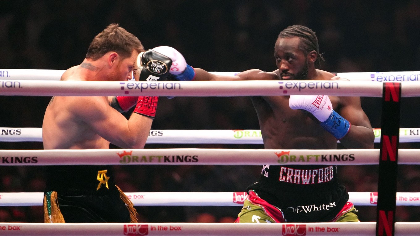 Canelo Alvarez (vľavo) a Terence Crawford.