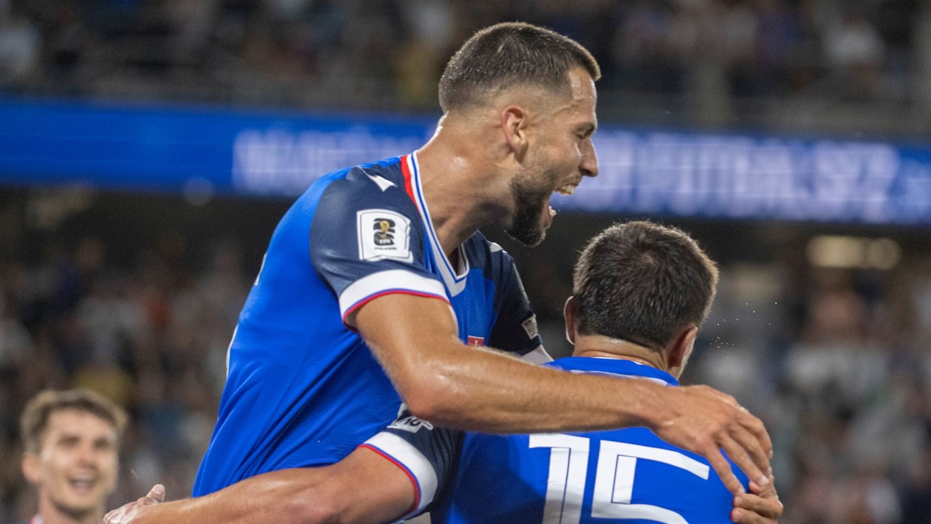 Gólová radosť vľavo strelec gólu, hráč Slovenska Dávid Hancko a spoluhráč David Strelec v úvodnom kvalifikačnom zápase na MS 2026 A-skupiny Slovensko - Nemecko.