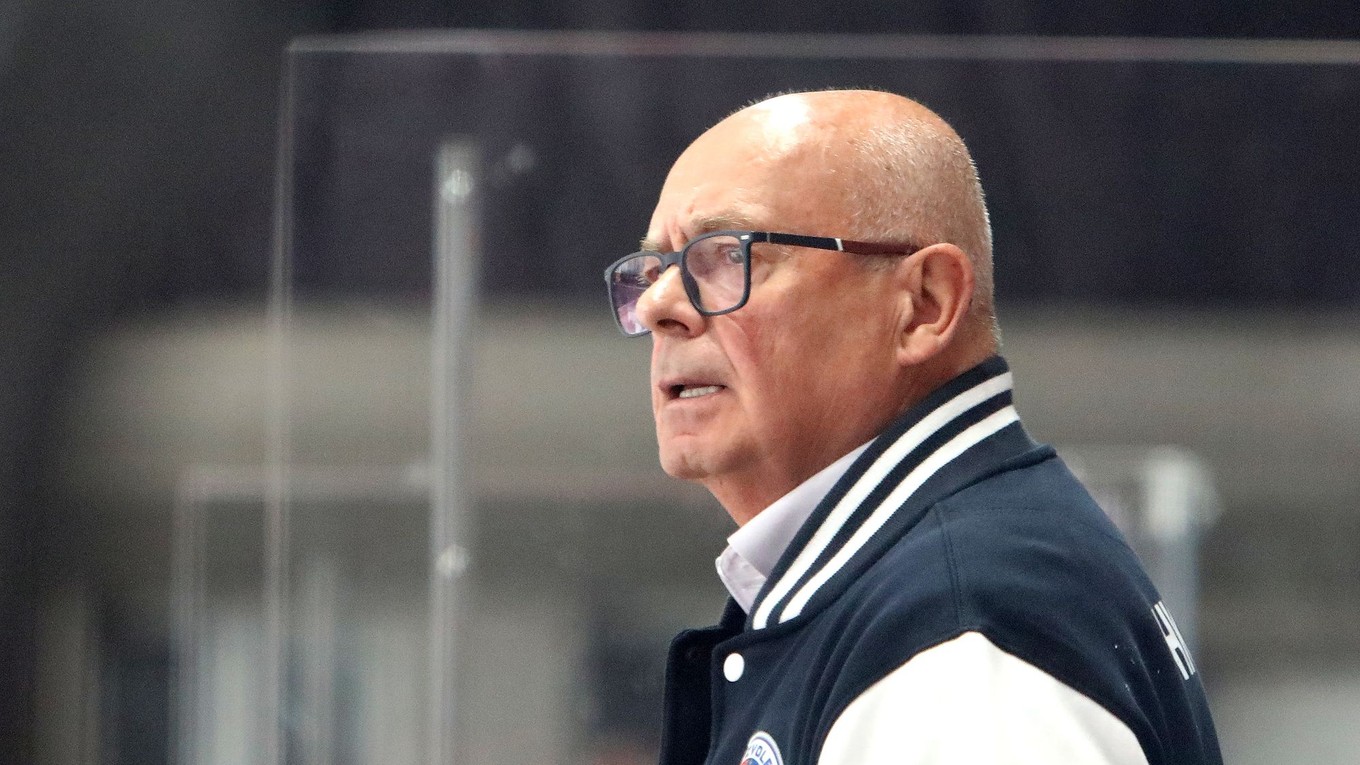 Hlavný tréner HKM Zvolen Peter Mikula.