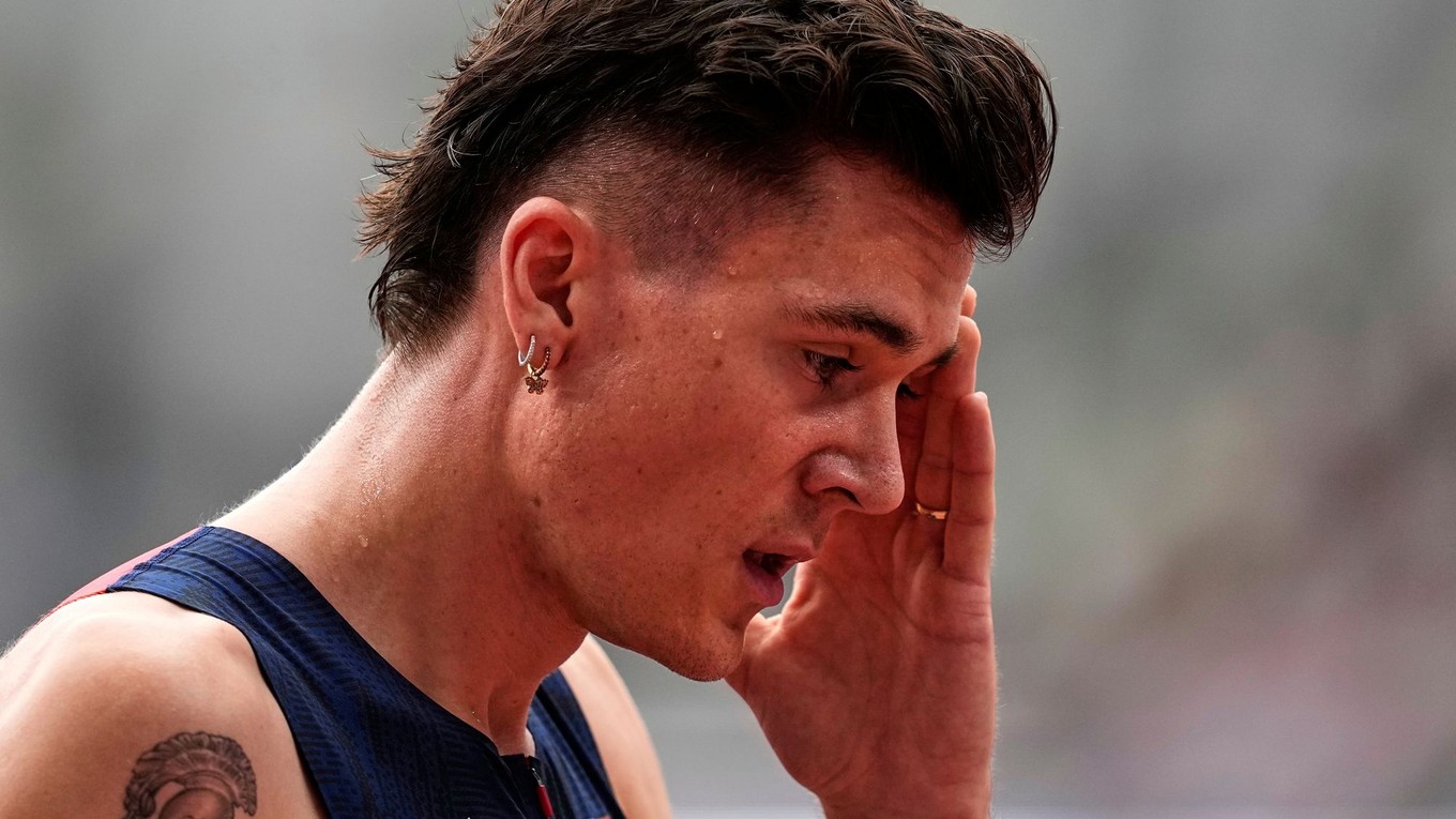 Jakob Ingebrigtsen po rozbehu na trati 1500 m na MS v Tokiu 2025.