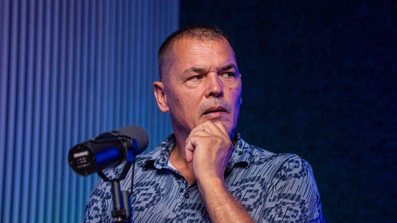 Marián Zeman počas nahrávania podcastu Futbalnet.