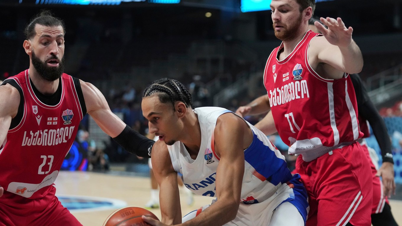 Momentka zo zápasu Gruzínsko - Francúzsko na ME v basketbale 2025. 