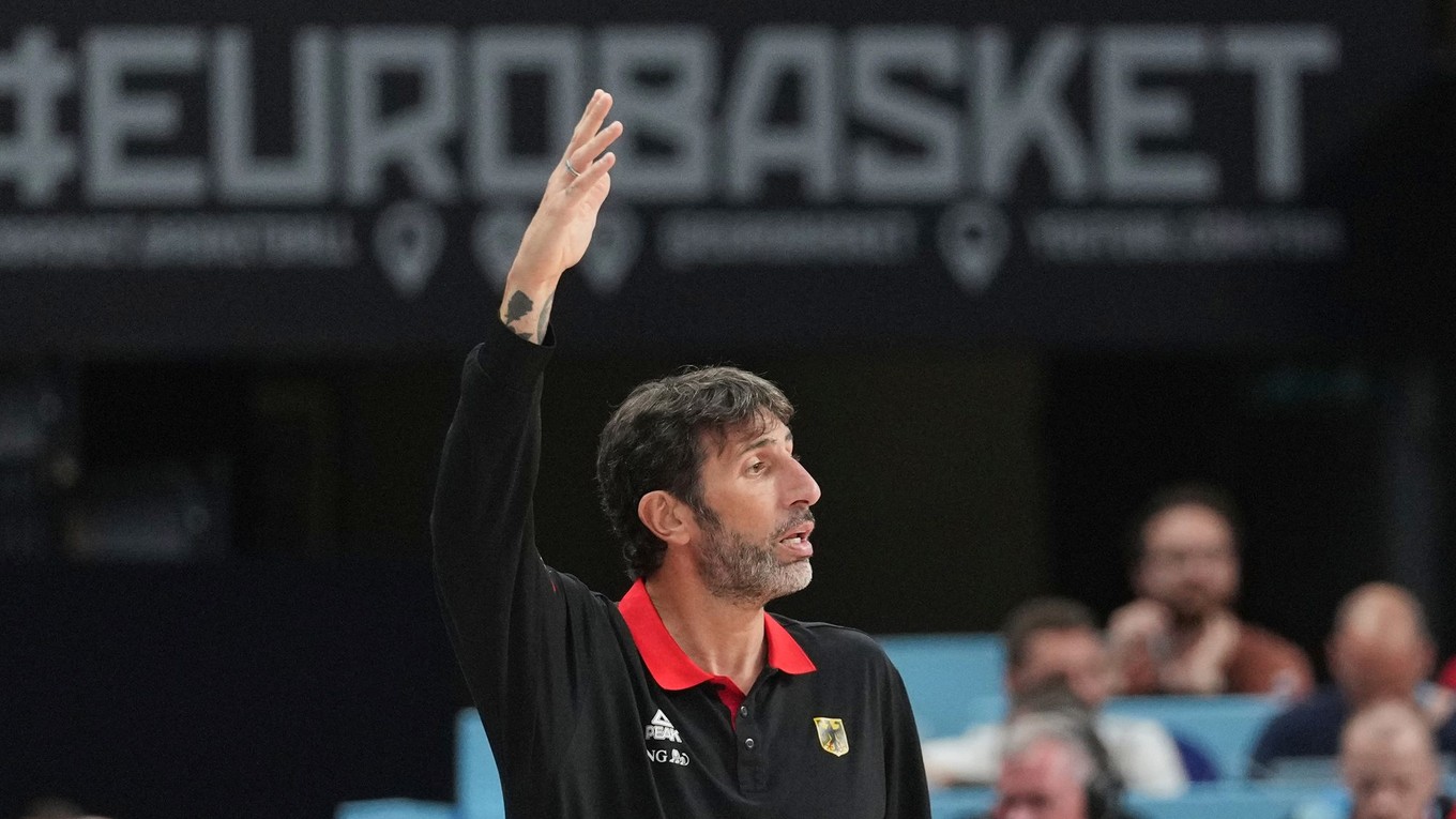 Tréner Nemecka Alex Mumbru.