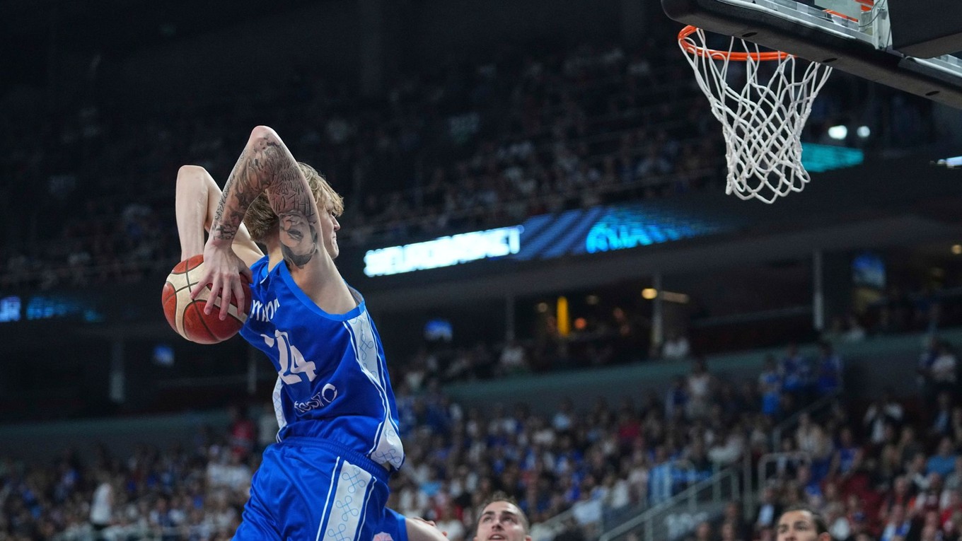 Miikka Muurinen počas ME v basketbale 2025.