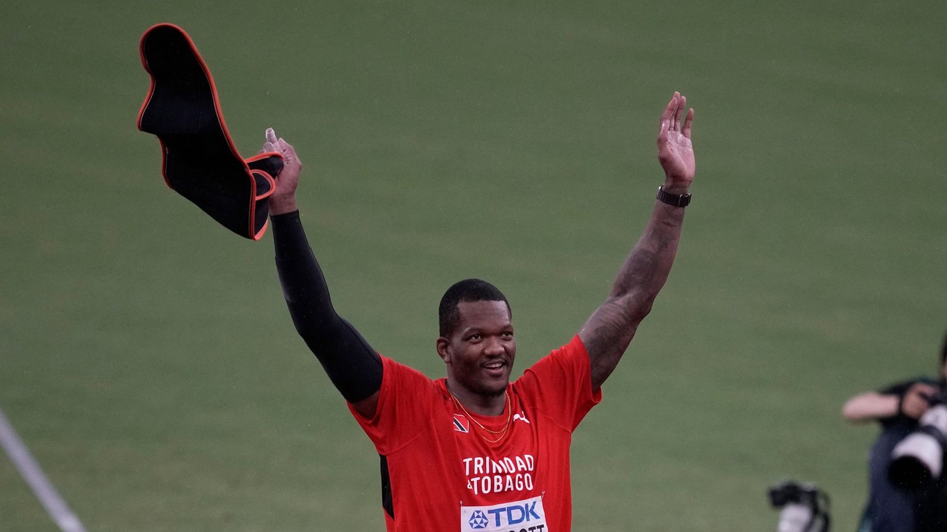Keshorn Walcott sa teší zo zlatej medaily na MS v Tokiu 2025.
