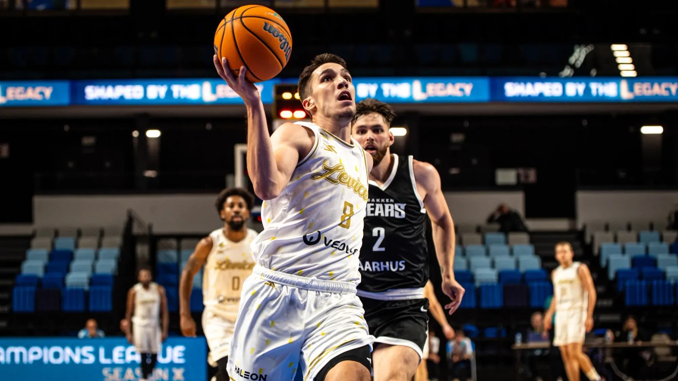 Momentka zo zápasu Patrioti Levice - Bakken Bears.