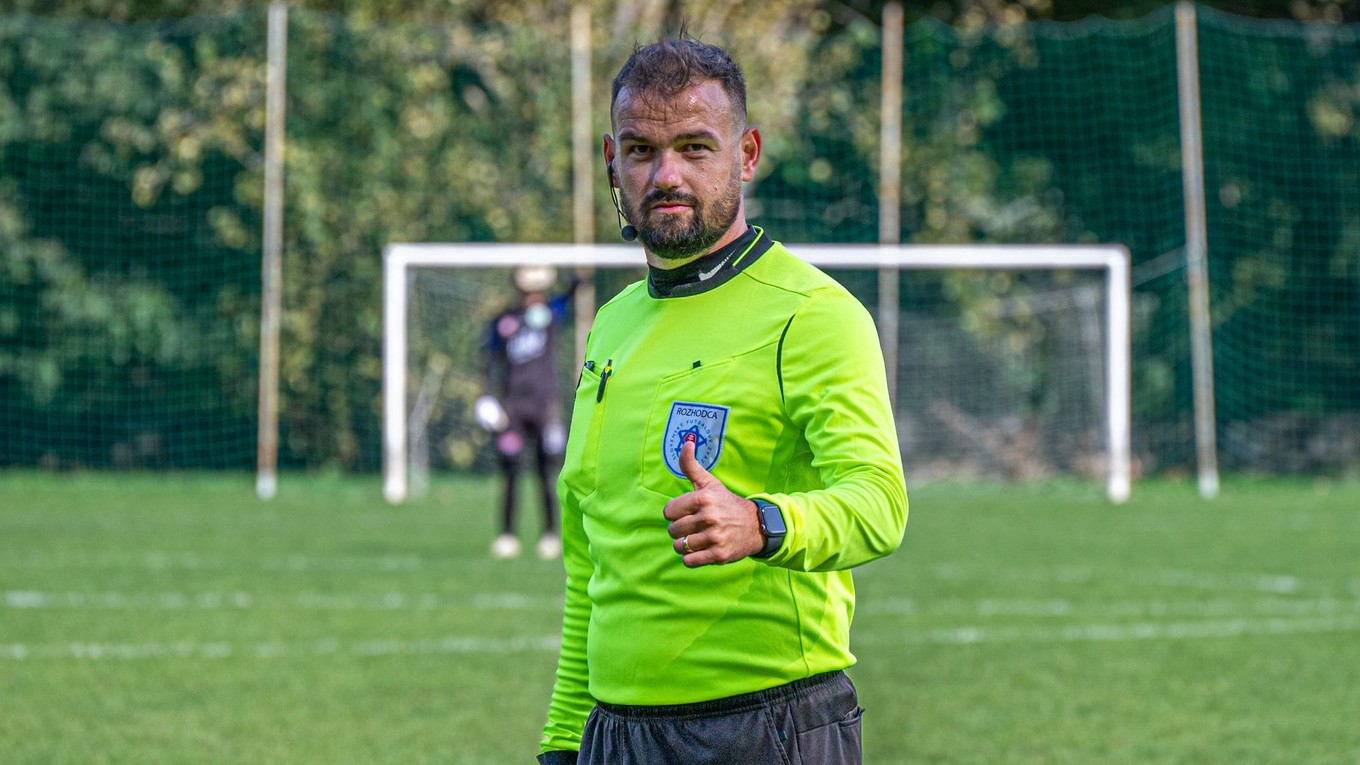 Rozhodca Dominik Puškáš.