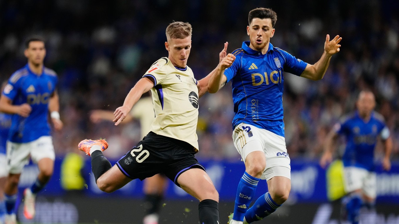 Dani Olmo a Alberto Reina.