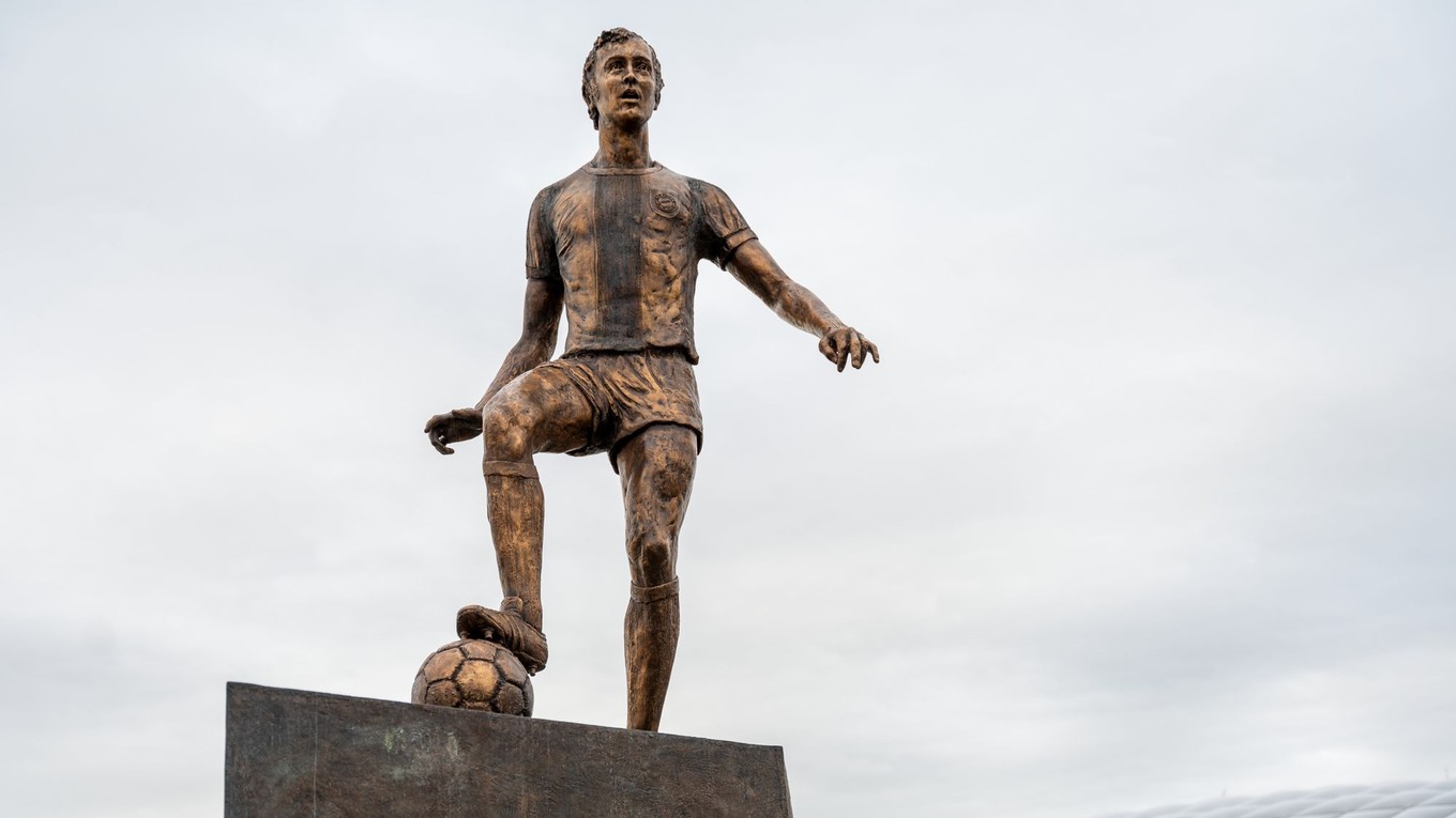 Socha legendárneho nemeckého futbalistu Franza Beckenbauera.