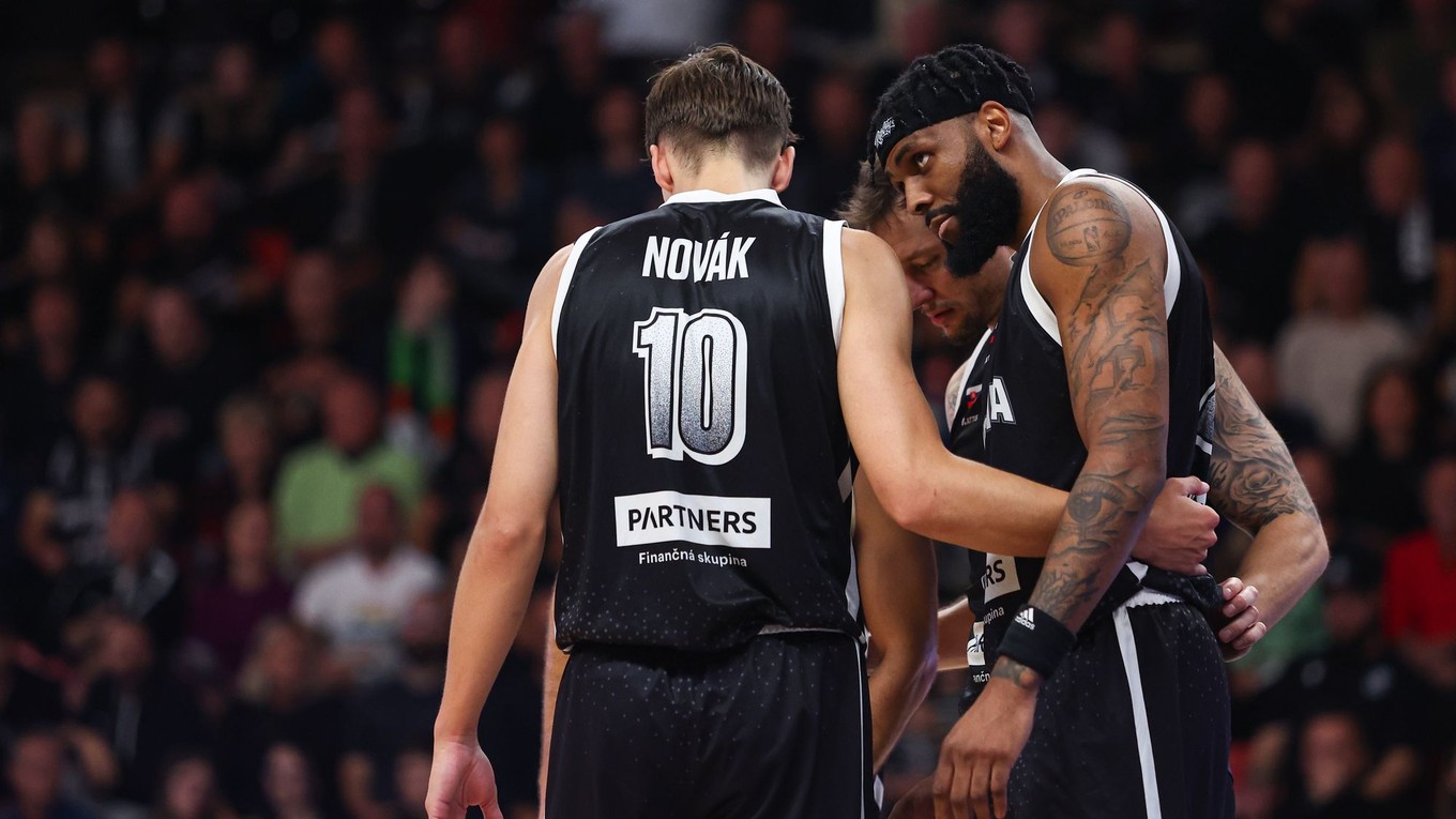 Porada hráčov BC Prievidza počas odvetného kvalifikačného zápasu Európskeho pohára FIBA (EP FIBA) medzi BC Prievidza - KK Cibona Záhreb.